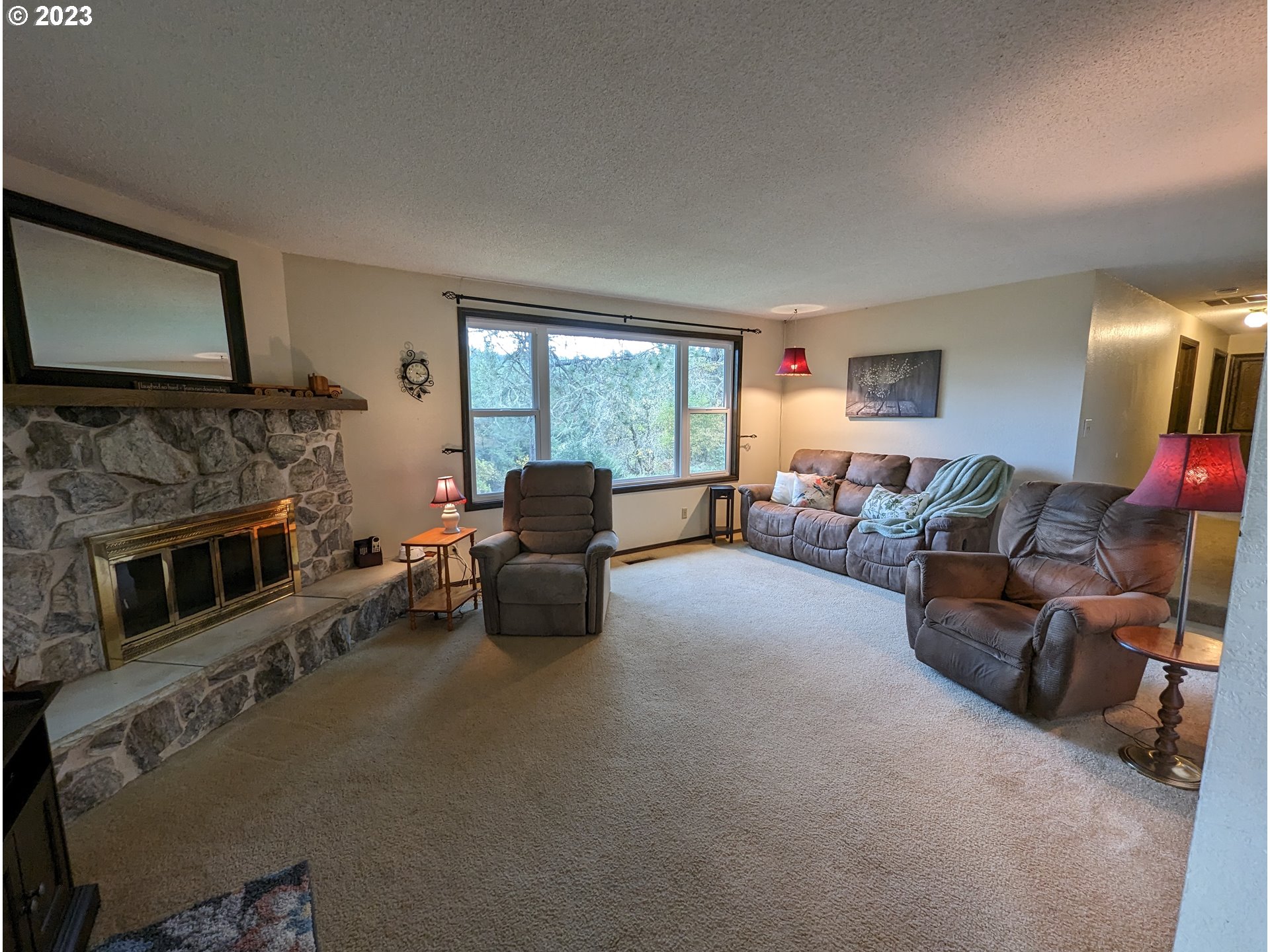 17600 Shady Lane Road Monmouth, OR 97361 - Photo 10 of 44 a living room with furniture and a flat screen tv