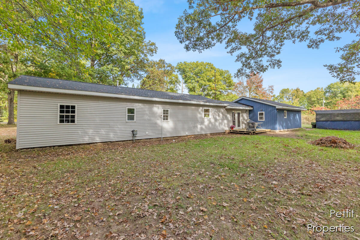 5155 18 Mile Road Barryton, MI 49305 - Photo 20 of 31 IMG_1018