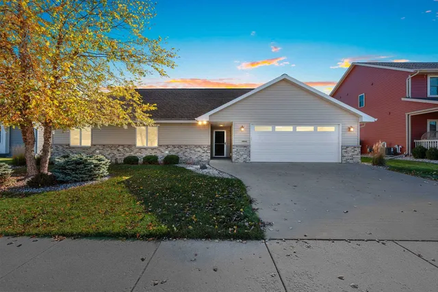 $559,900 | 3341 Mockingbird Way, Oshkosh, WI 54904