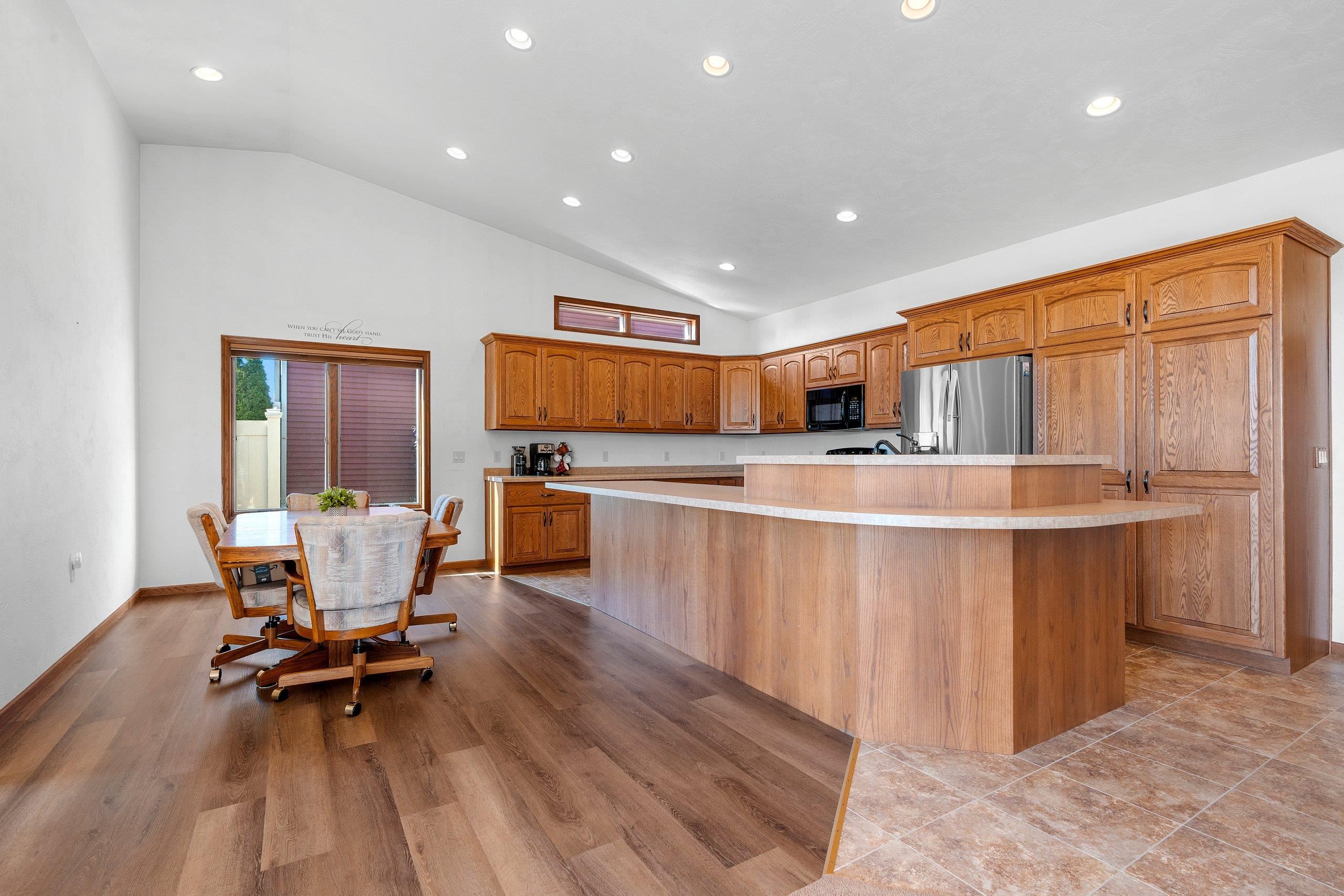 3341 Mockingbird Way Oshkosh, WI 54904 - Photo 16 of 66