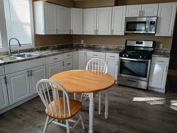 $1,295 | 496 Edwards Avenue, LaSalle, IL 61301