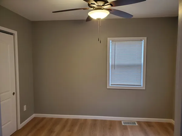 $1,295 | 496 Edwards Avenue, LaSalle, IL 61301