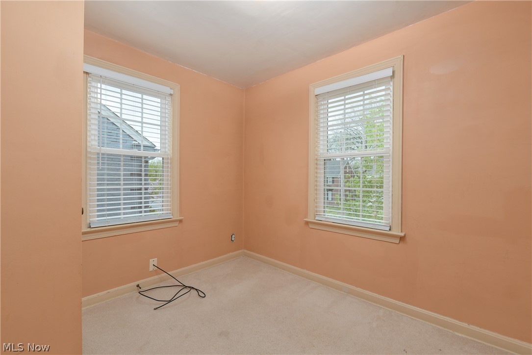 1148 Pennfield Road Cleveland, OH 44121 - Photo 17 of 32