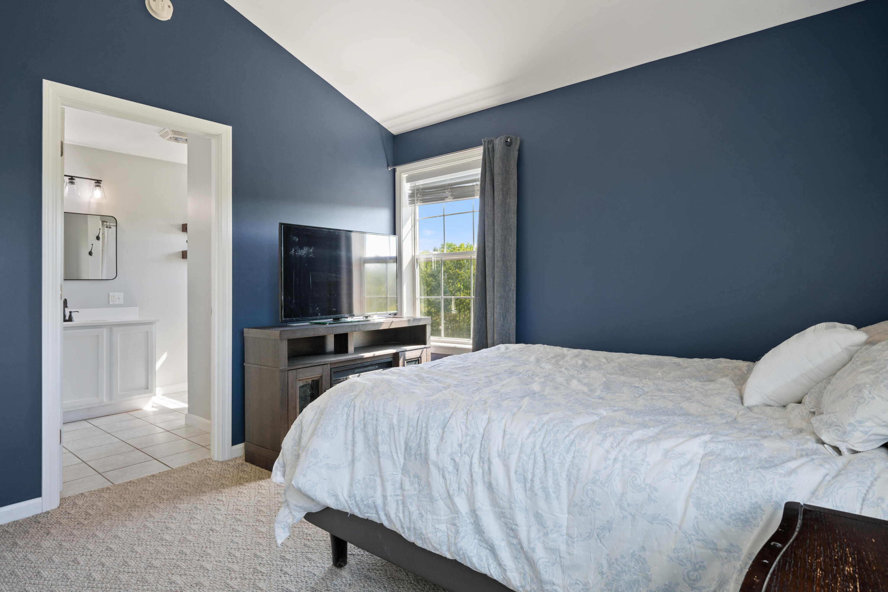 4 Maefield Lane Hudson, ME 04449 - Photo 23 of 42 24-Primary Bedroom