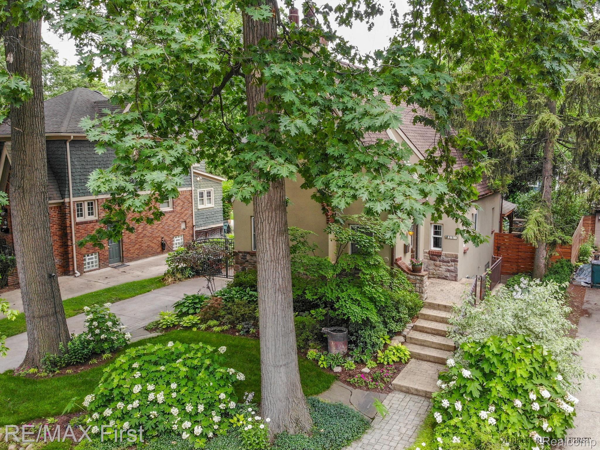 25 Sylvan Avenue Pleasant Ridge, MI 48069 - Photo 9 of 42 DJI_0366.jpg