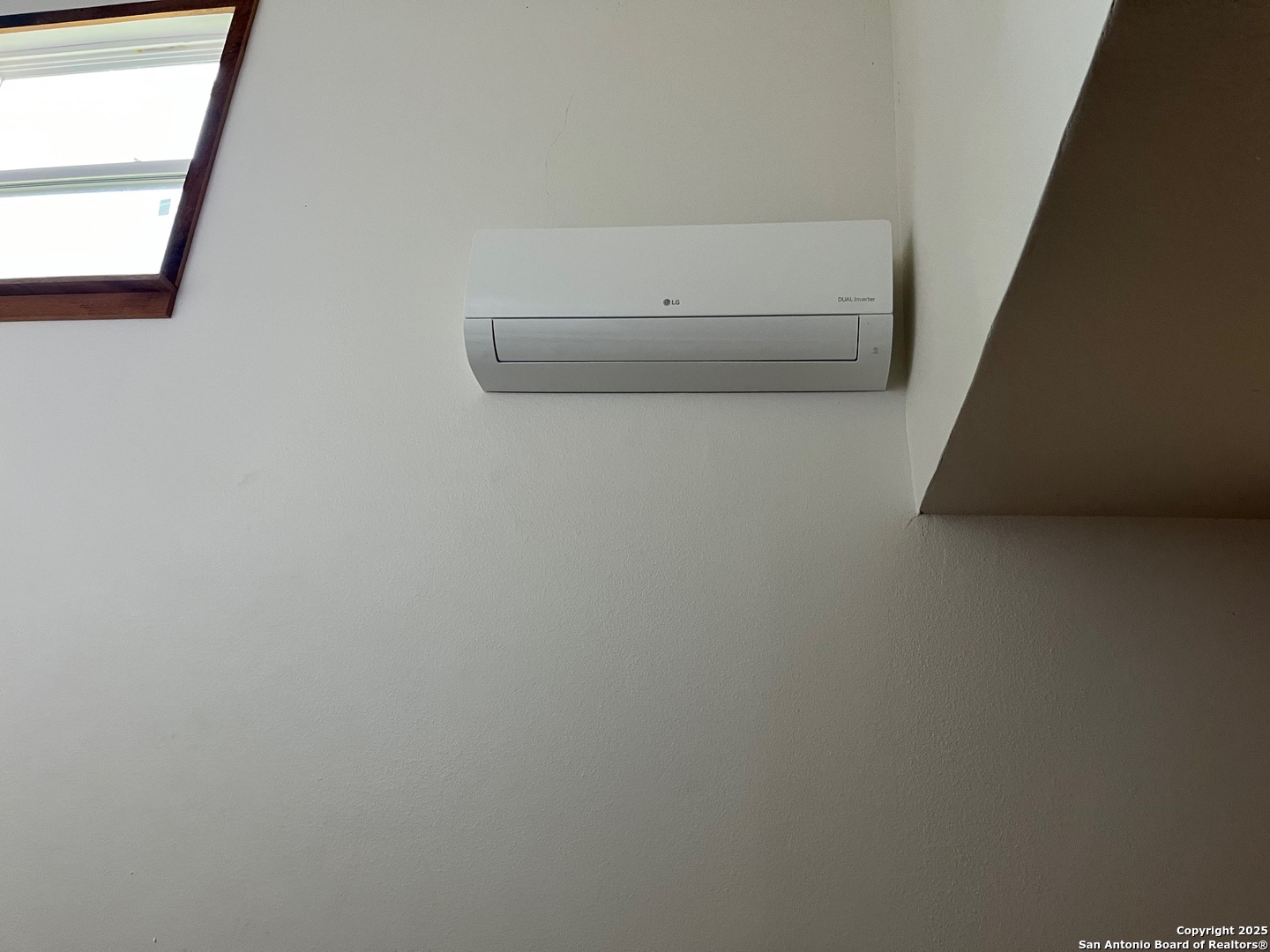 497 Black Bass Road Lakehills, TX 78063 - Photo 50 of 54 close up of a white marble wall