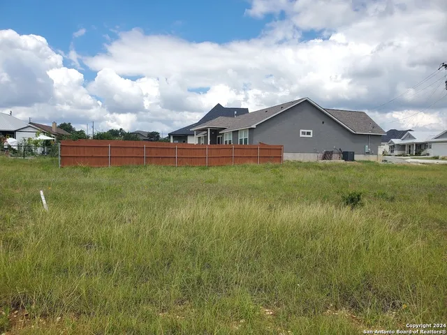 $77,500 | 118 Warren Wallace, Blanco, TX 78606