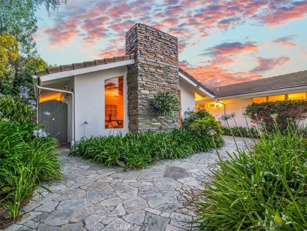 14 Georgeff Road Rolling Hills, CA 90274 - Photo 59 of 71 Front Walkway