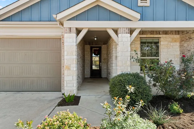 $3,400 | 7219 Auburn Blaze Lane, Austin, TX 78744