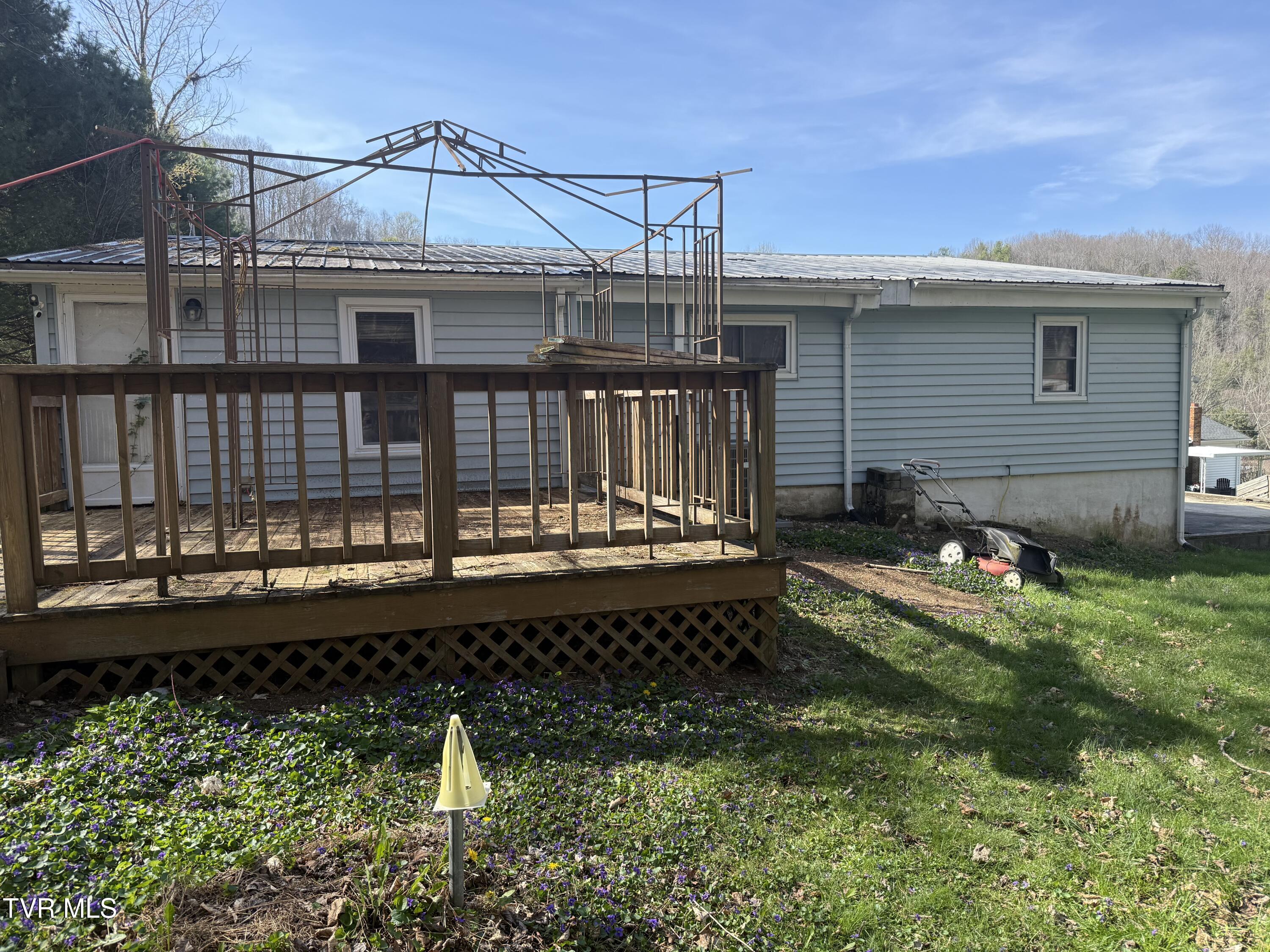 664 Currin Valley Road Marion, VA 24354 - Photo 5 of 44 IMG_3064