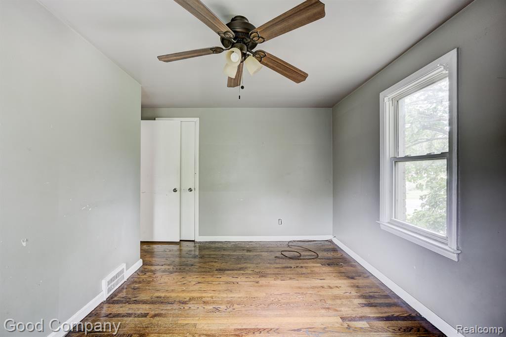 21797 Moross Road Detroit, MI 48236 - Photo 19 of 29