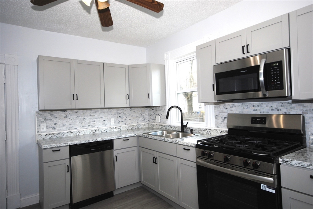 72 Hall Street Springfield, MA 01108 - Photo 7 of 39