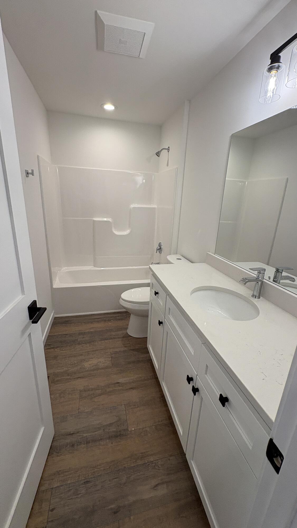 269 Cardinal Drive Sullivan, WI 53178 - Photo 24 of 41 Bathroom 2