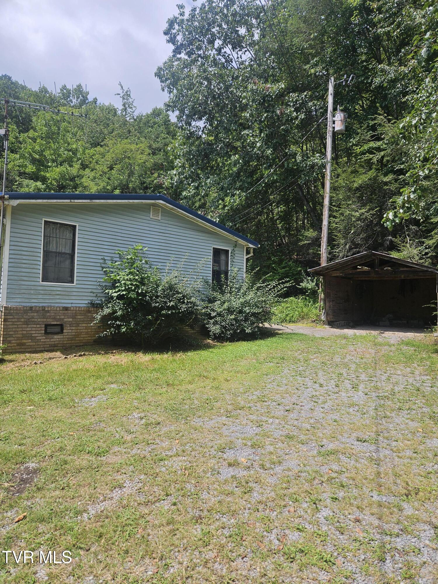 4916 Jasper Road Duffield, VA 24244 - Photo 4 of 31 20250808_123844