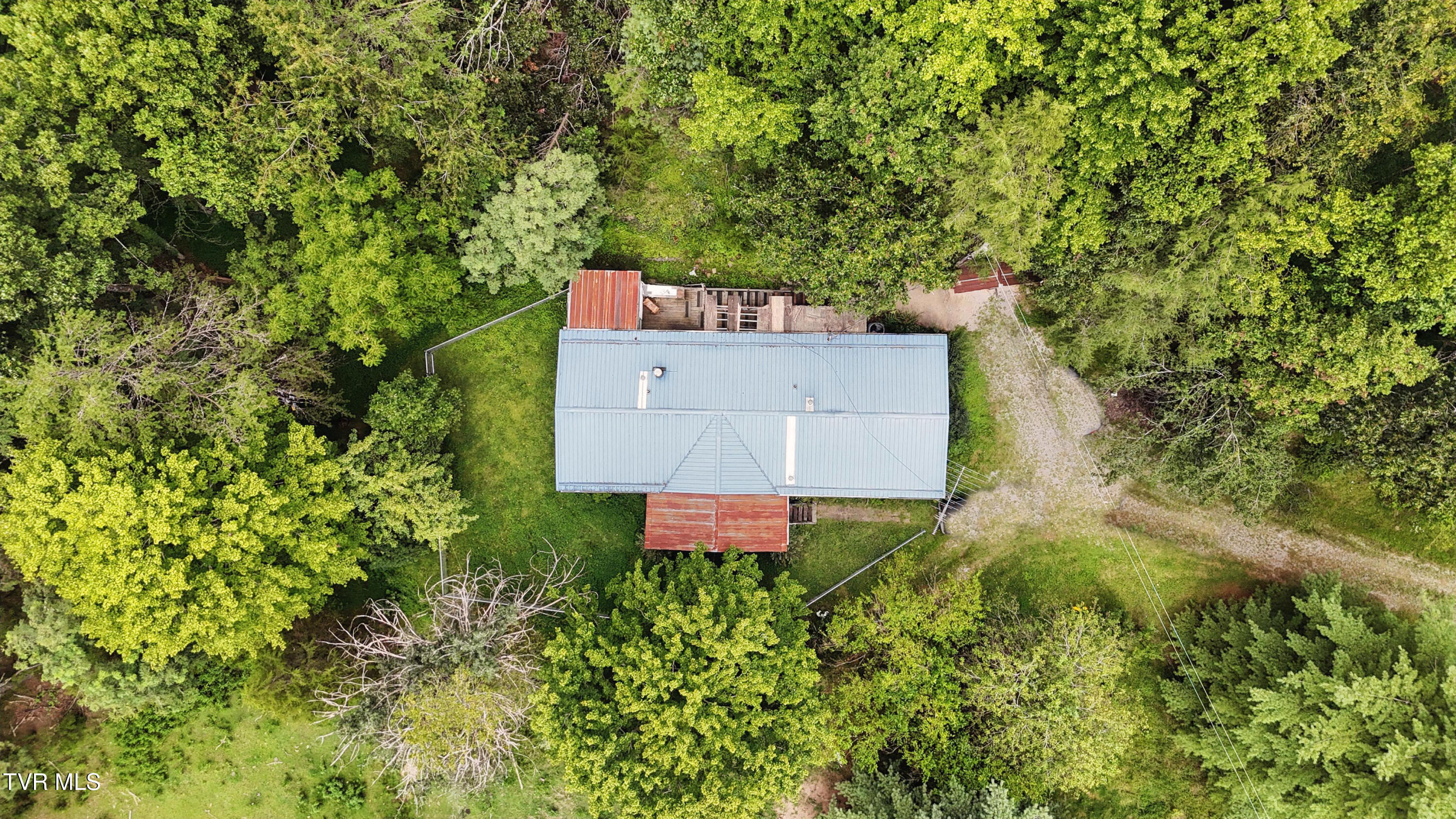 4916 Jasper Road Duffield, VA 24244 - Photo 8 of 31 DJI_20250802122152_0592_D