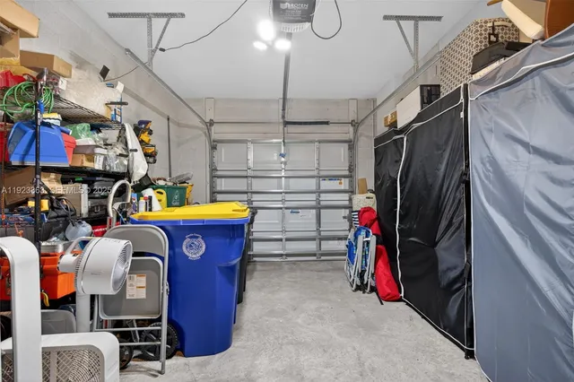 a picture of a wall with a picture