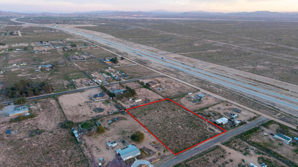 263 Hidden River Road Barstow, CA 92311 - Photo 6 of 8 a view of a back yard of the city