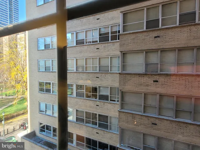 $1,850 | 219-29 South 18th Street, Unit 405A, Philadelphia, PA 19103