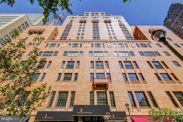 $1,850 | 219-29 South 18th Street, Unit 405A, Philadelphia, PA 19103