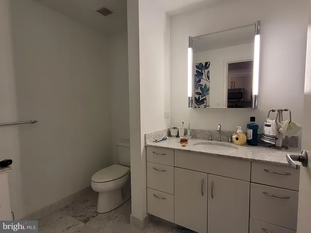 $1,850 | 219-29 South 18th Street, Unit 405A, Philadelphia, PA 19103