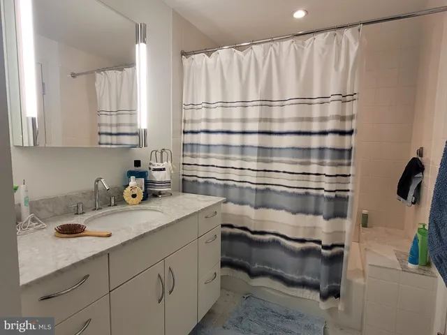 $1,850 | 219-29 South 18th Street, Unit 405A, Philadelphia, PA 19103