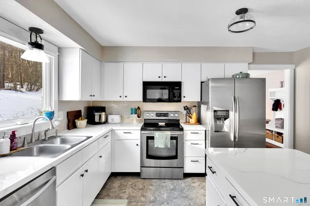 $559,900 | 22 Harnish Lane, Wallingford, CT 06492