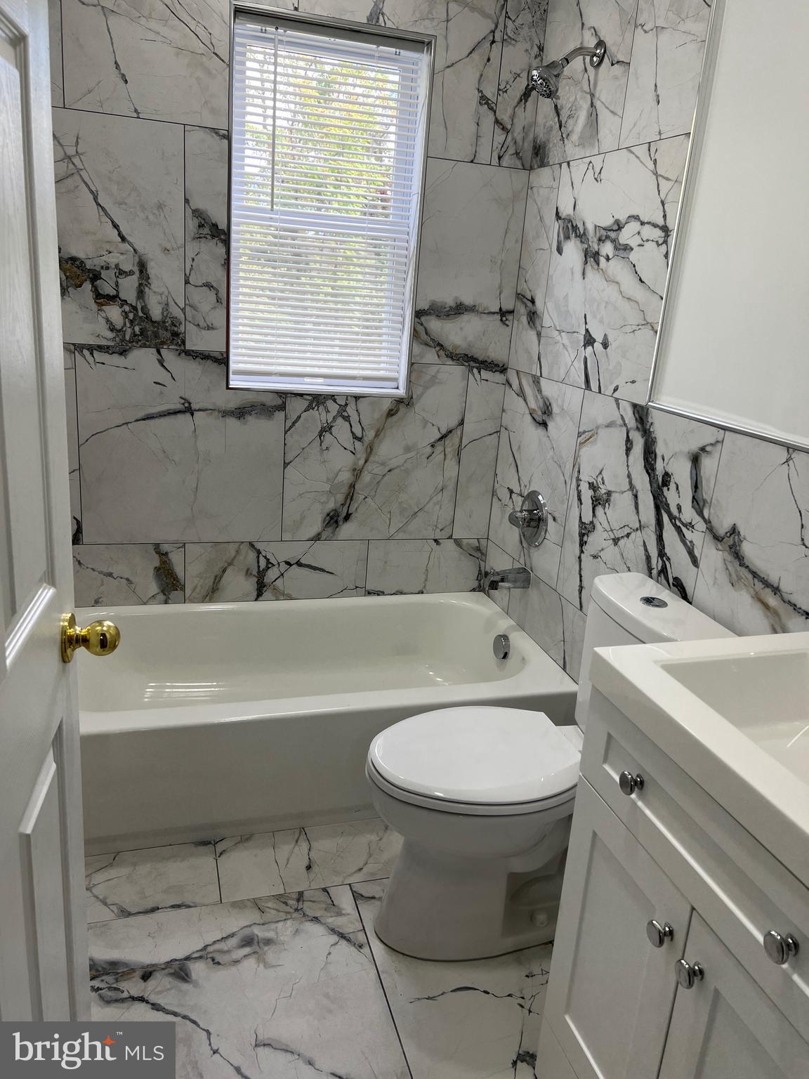 4064 Edgewood Road Baltimore, MD 21215 - Photo 14 of 25 Bath