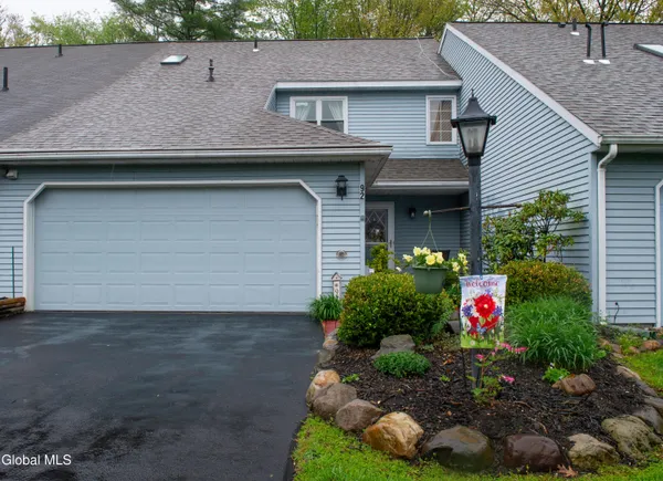 $384,888 | 92 Commonwealth Drive, Bethlehem, NY 12077