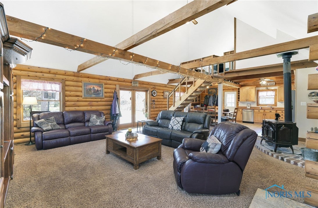 2525 King Road Toledo, OH 43617 - Photo 10 of 50 Great Room with Open Concept and Vaulted Ceiling