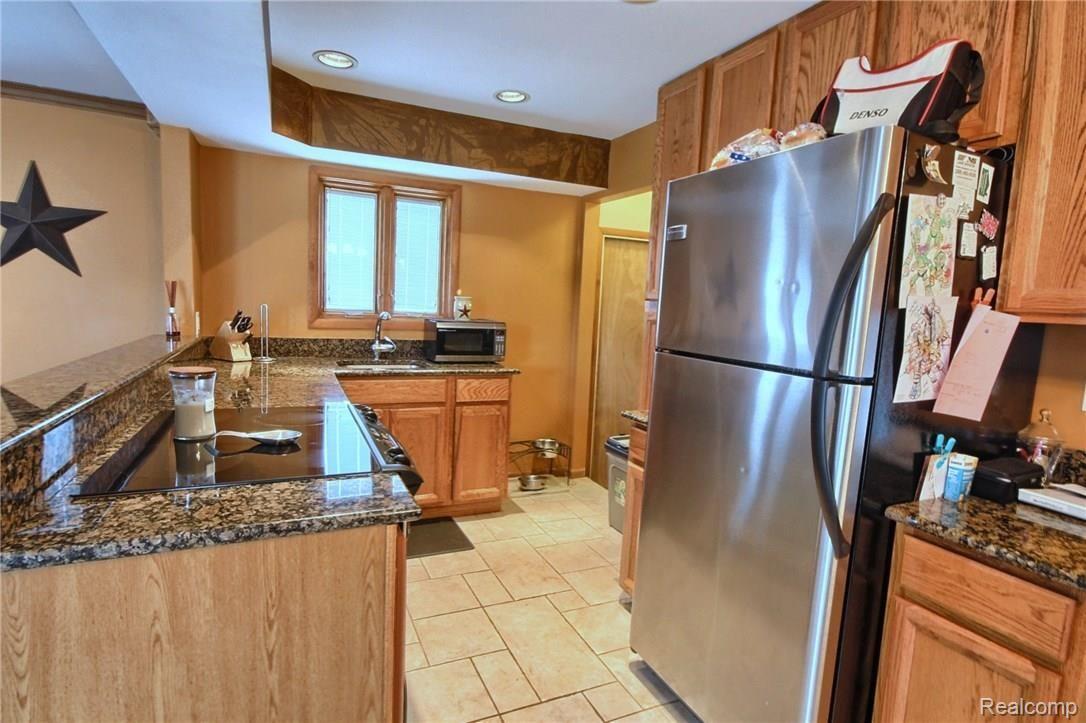 14752 Reeck Road Southgate, MI 48195 - Photo 7 of 29 Kitchen.jpg