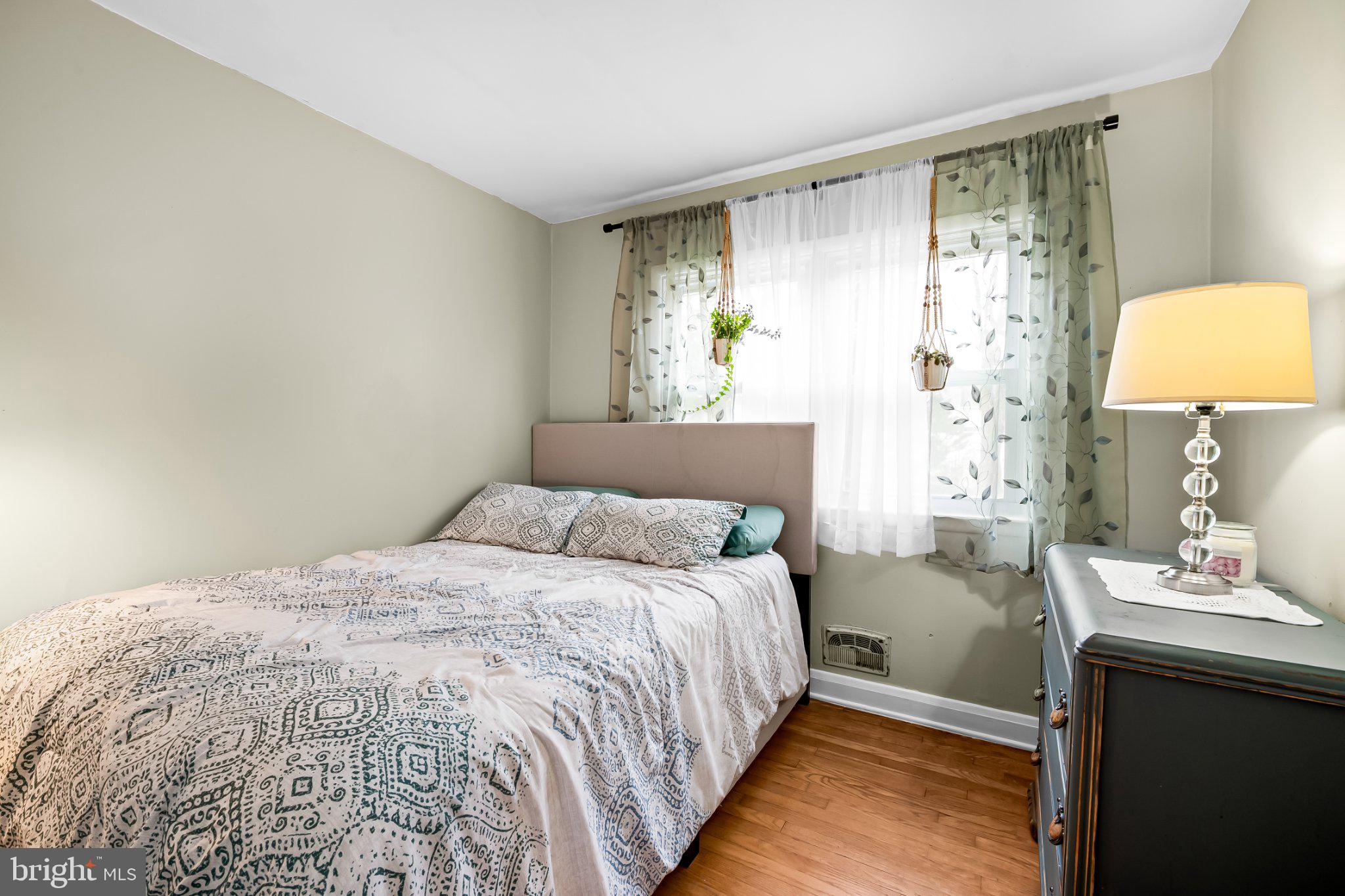 5617 Allender Road White Marsh, MD 21162 - Photo 20 of 32 Cozy retreat with natural light.