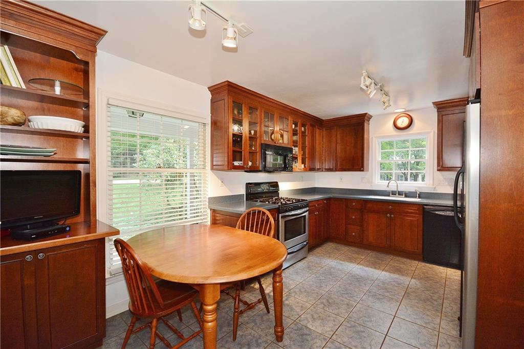 301 Wildberry Road Pittsburgh, PA 15238 - Photo 9 of 24 Gallery Image 9
