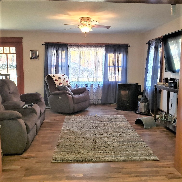 645 Knotty Oak Road Coventry, RI 02816 - Photo 8 of 35 Living room