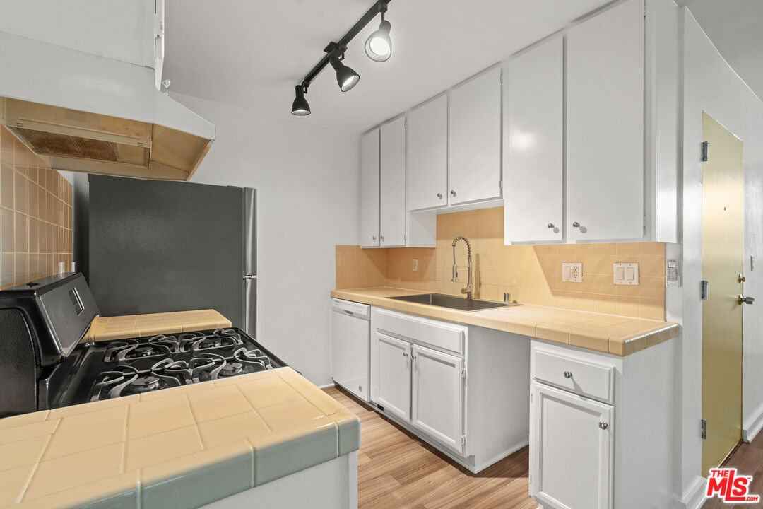 511 Rialto Avenue, Unit 1 Venice, CA 90291 - Photo 4 of 16