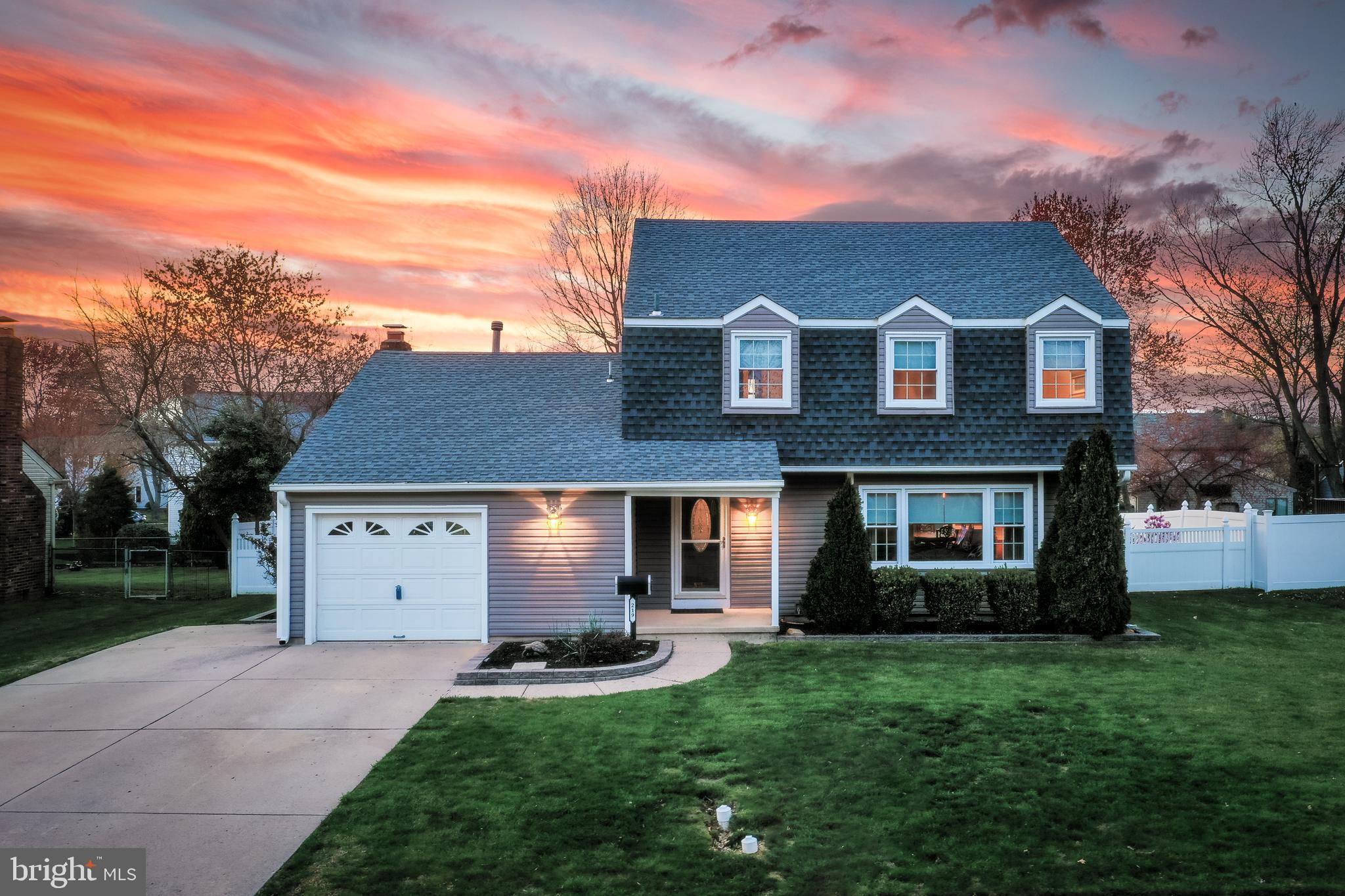 219 Sharrow Vale Road Delran, NJ 08075 - Photo 2 of 32