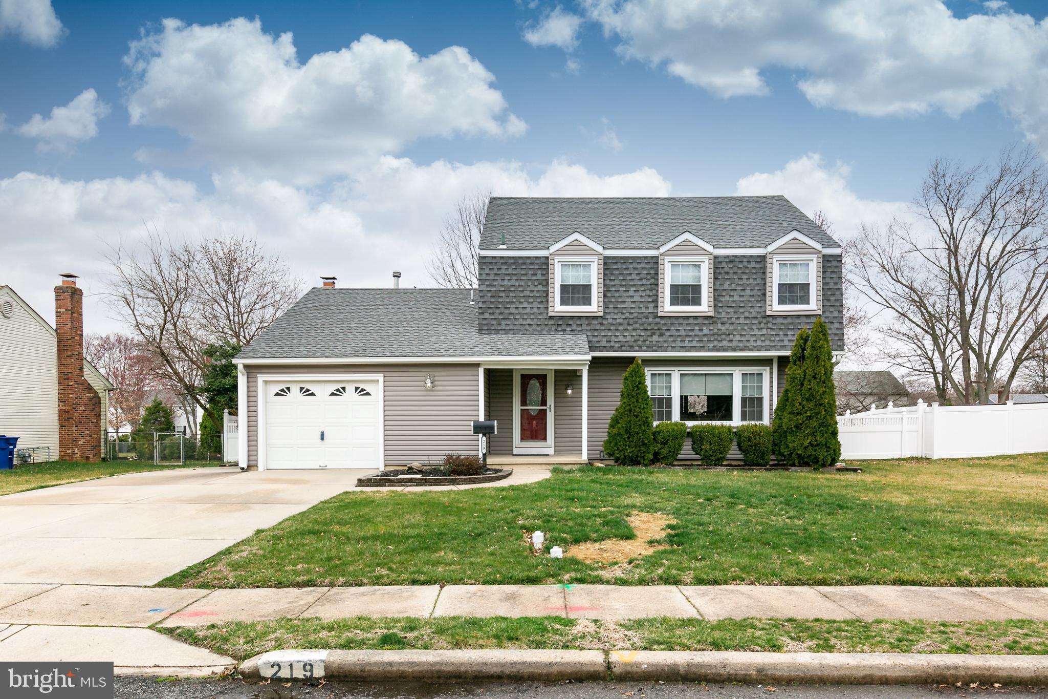 219 Sharrow Vale Road Delran, NJ 08075 - Photo 4 of 32 A classic "Scarborough-built" colonial