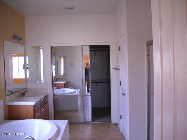 5130 West Beverly Road Laveen, AZ 85339 - Photo 12 of 14 masterbath