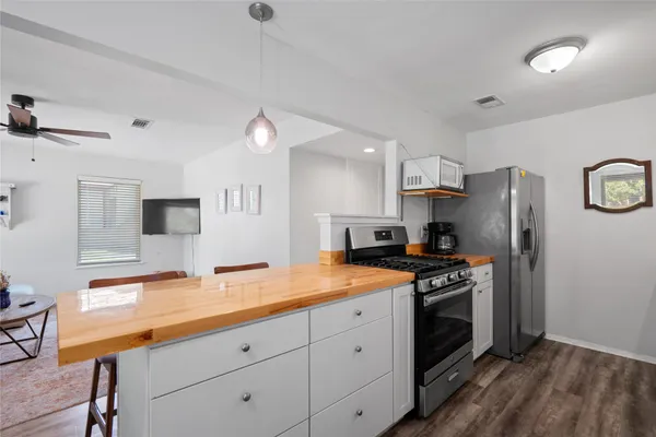$400,000 | 8400 Sequoia Drive, Austin, TX 78758