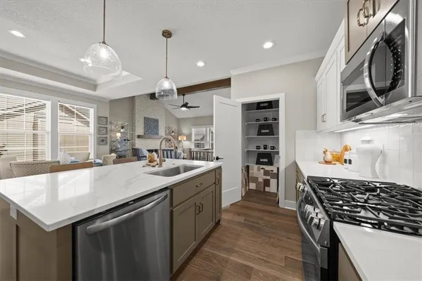$579,500 | 22212 West 82nd Terrace, Lenexa, KS 66220