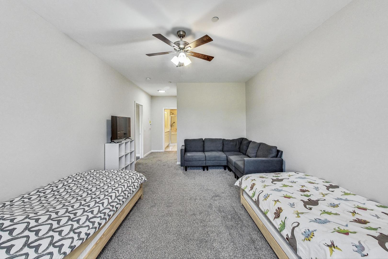 640 McHenry Road, Unit 203 Wheeling, IL 60090 - Photo 25 of 41 a bedroom with a bed and a tv