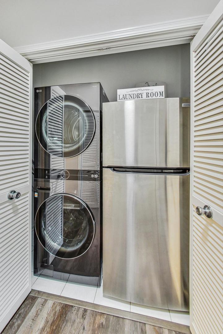 640 McHenry Road, Unit 203 Wheeling, IL 60090 - Photo 31 of 41 a utility room with a washer and dryer