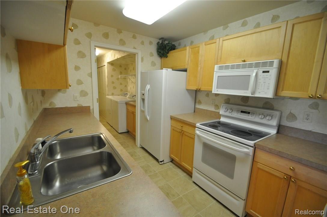 3561 Oakmonte Boulevard, Unit 44 Rochester, MI 48306 - Photo 14 of 30 13.JPG