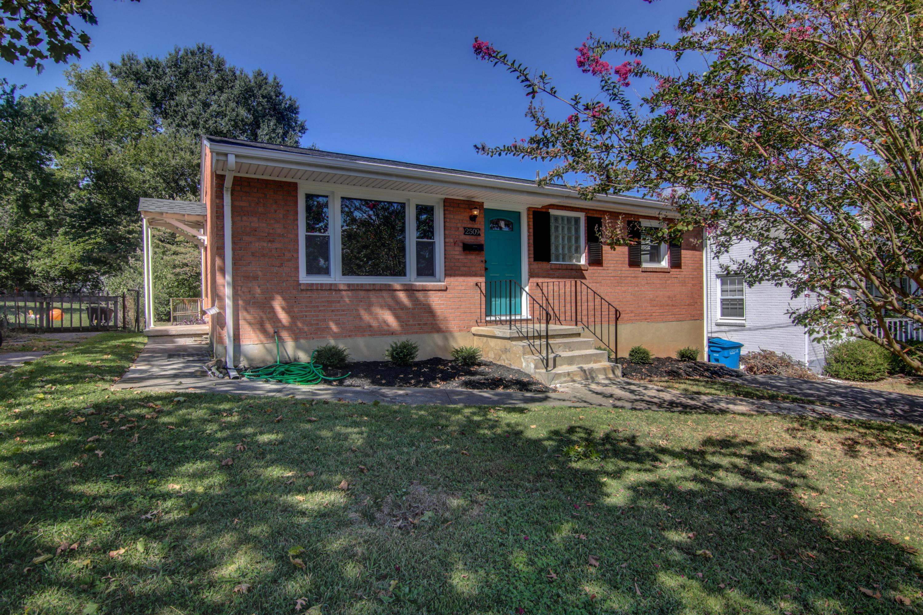 2509 Montvale Road Southwest Roanoke, VA 24015 - Photo 2 of 21 002-250023-2509 Montvale Road Southwest