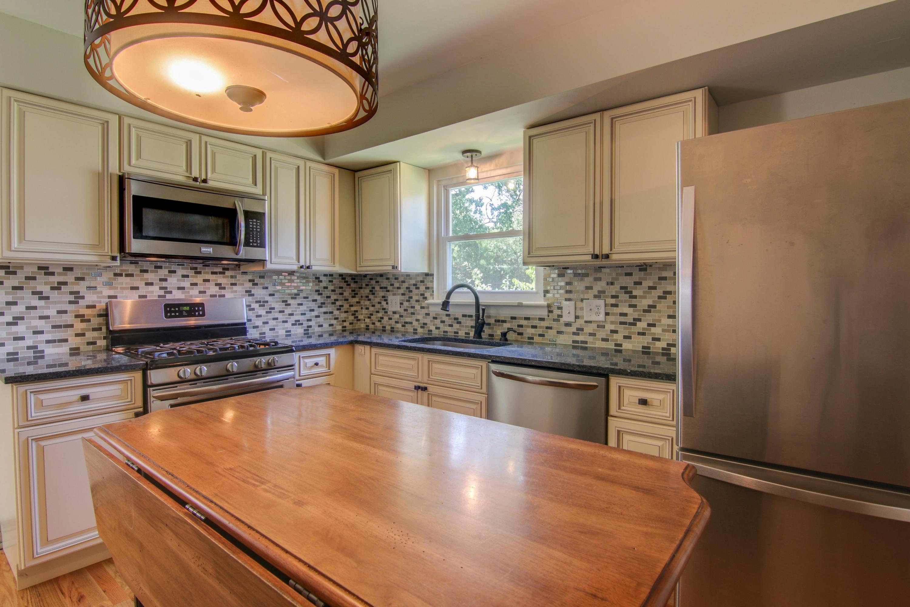 2509 Montvale Road Southwest Roanoke, VA 24015 - Photo 6 of 21 006-250023-2509 Montvale Road Southwest