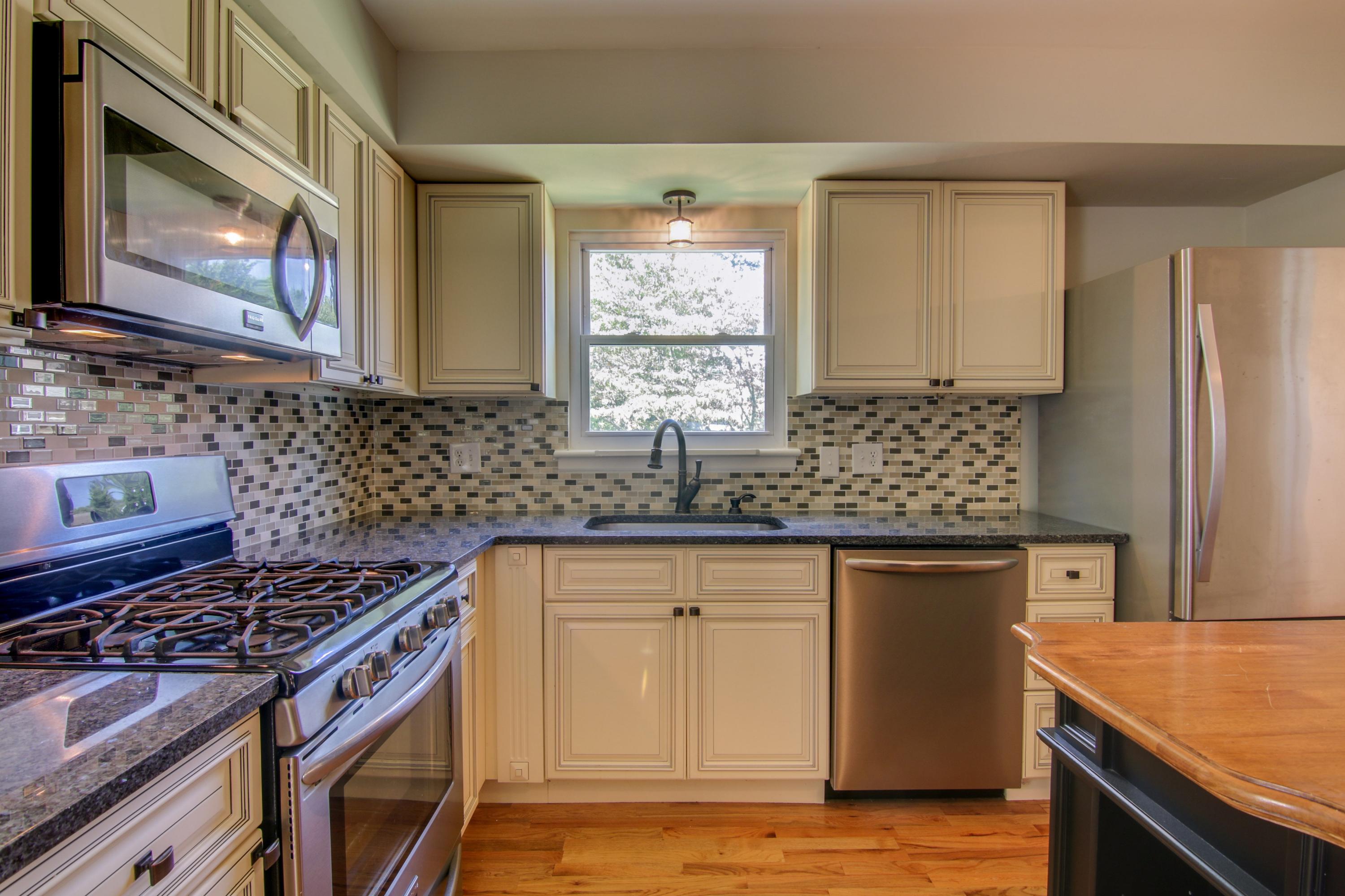 2509 Montvale Road Southwest Roanoke, VA 24015 - Photo 7 of 21 007-250023-2509 Montvale Road Southwest