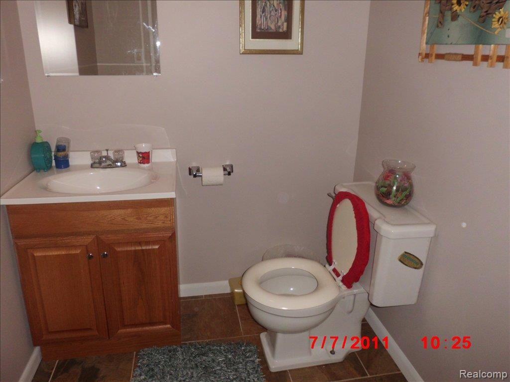 941 Lake Shore Road Grosse Pointe, MI 48236 - Photo 12 of 16 CIMG0410