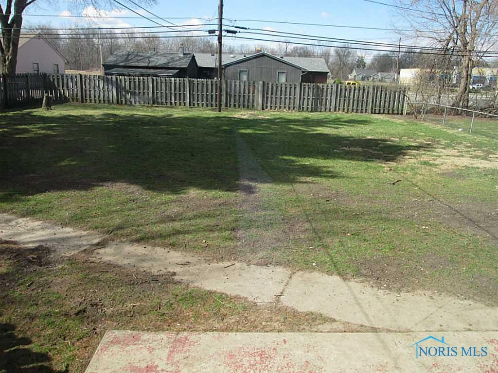 2015 Stoneham Road Toledo, OH 43615 - Photo 3 of 16 Backyard.