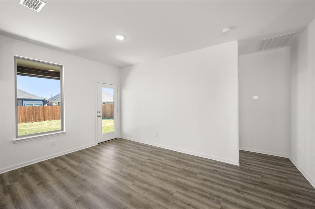 612 Godley Ranch Godley, TX 76044 - Photo 14 of 39 612 Godley Ranch- Dining-1