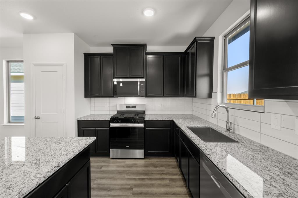 612 Godley Ranch Godley, TX 76044 - Photo 4 of 39 612 Godley Ranch- Kitchen-3