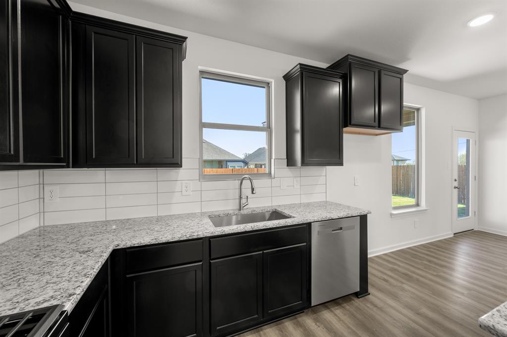 612 Godley Ranch Godley, TX 76044 - Photo 8 of 39 612 Godley Ranch- Kitchen-4